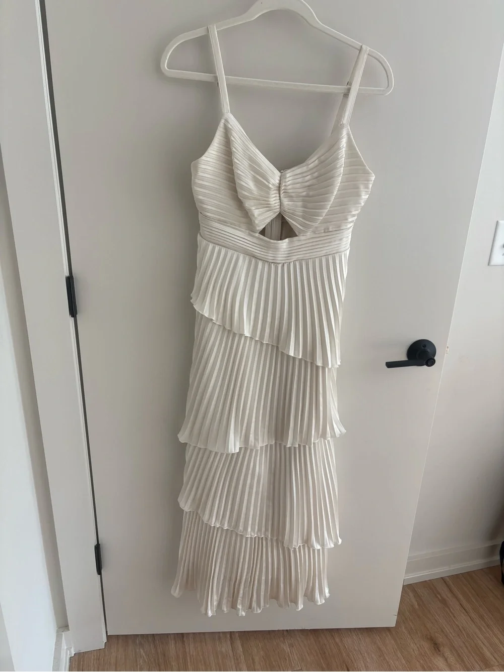 Abercrombie & Fitch Giselle Cream Pleated Tiered Maxi Dress Asymmetric Layers M